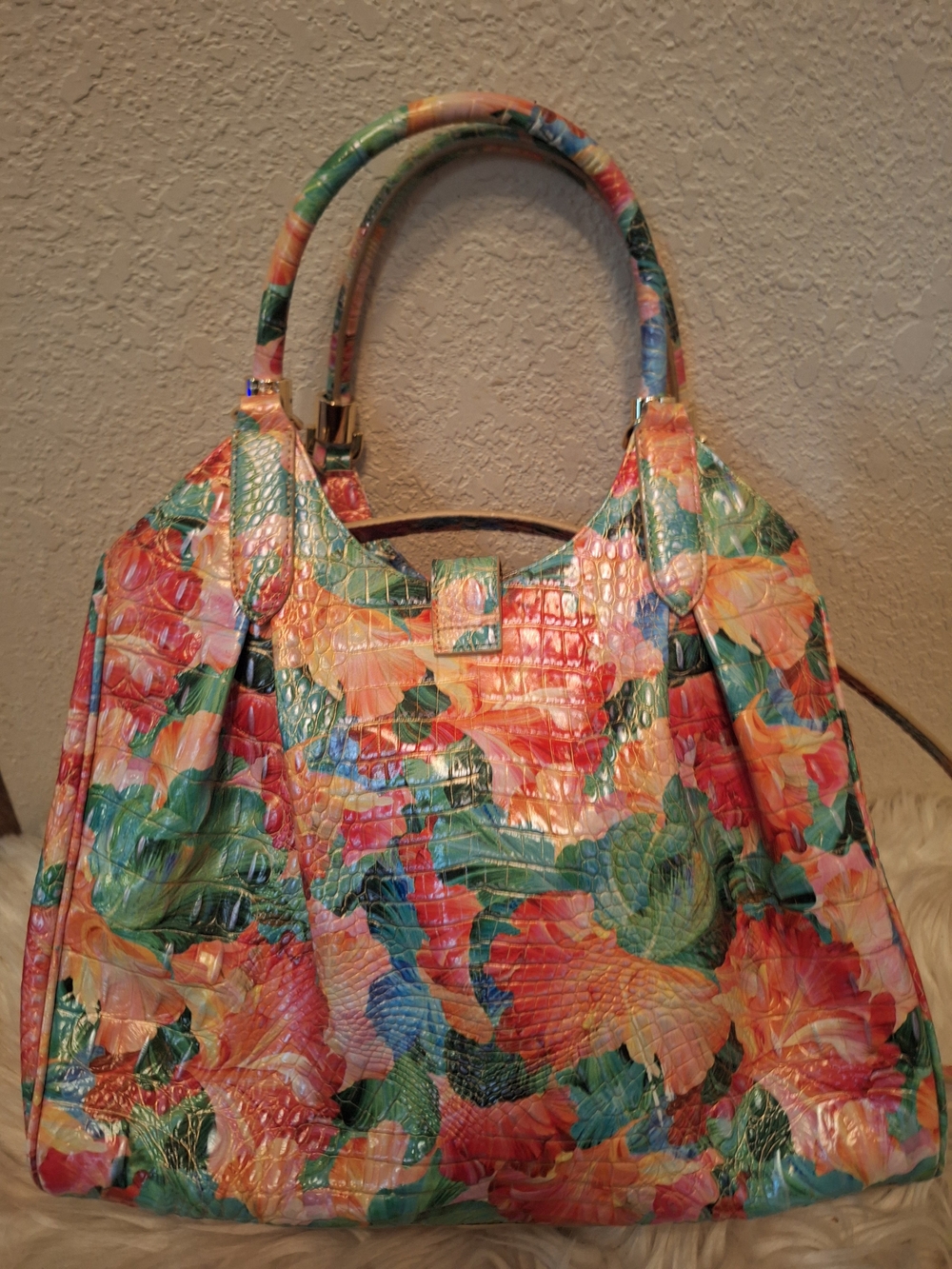 Floral Multi-Color Shoulder Bag with Turn-Lock Accent - Picture 3 of 8